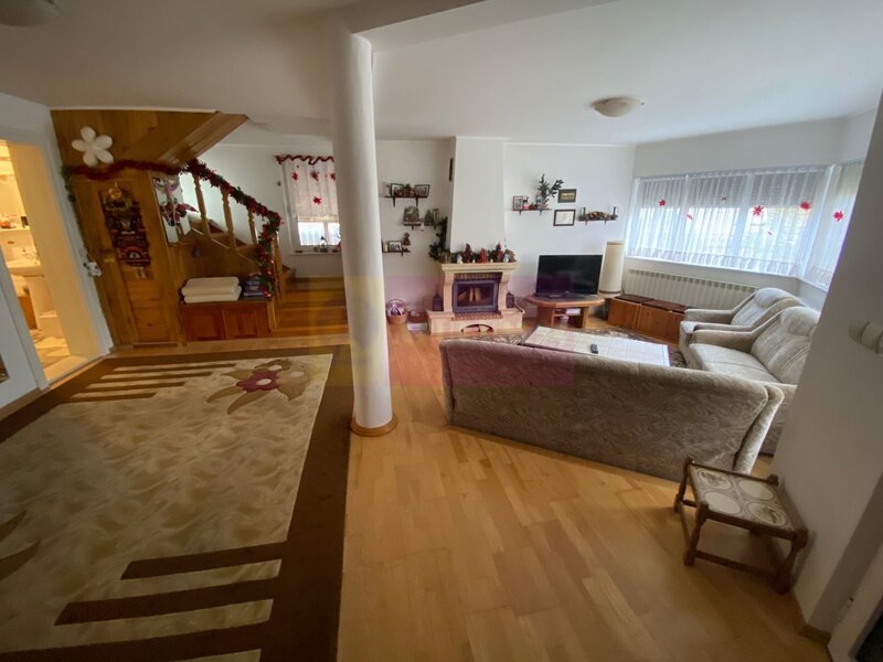 Vila de vanzare cu 4 camere in Breaza