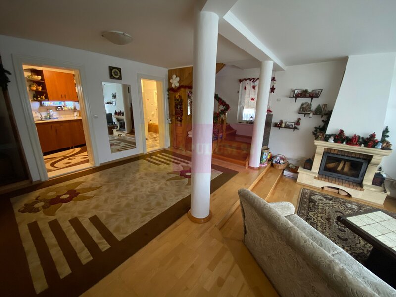 Vila de vanzare cu 4 camere in Breaza