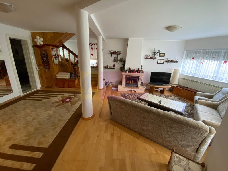 Vila de vanzare cu 4 camere in Breaza